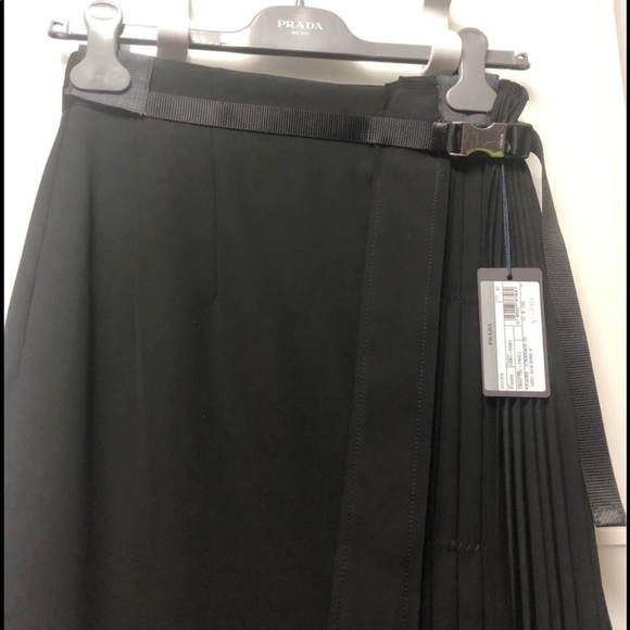 BNWT Prada skirt Gonna. Colour Nero. Size 40. - Picture 5 of 10
